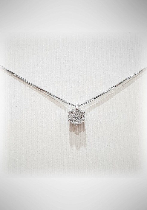 Donnaoro white gold necklace with diamonds DNO17